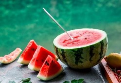 清凉夏日吃瓜,瓜果飘香——畅享夏日美味时光