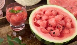 夏天吃瓜手册,跟着夏天吃瓜手册解锁清凉美食之旅