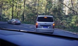 开车进门倒车吃瓜,一场别开生面的开车进门奇遇