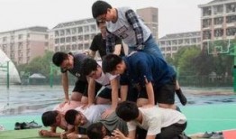 大学操场吃瓜事件,一场校园舆论的风波与反思