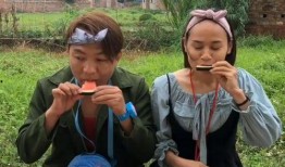 表演农村吃瓜