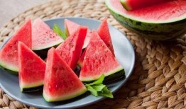 新冠吃西瓜哈密瓜
