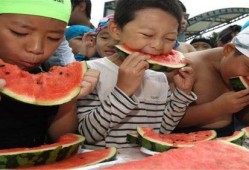 吃瓜被老头暴打