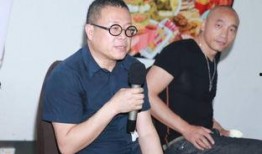 吃瓜群众围观接吻,一场甜蜜接吻的全民盛宴