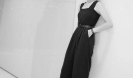 张天爱灵隐寺吃瓜