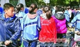 红色校服吃瓜,揭秘青春岁月里的那些秘密