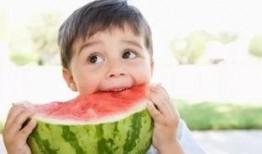 孩子吃瓜会中毒吗,揭秘瓜果中毒风险
