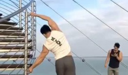 海边抽烟了吃瓜了,抽烟品瓜，尽享海风轻拂