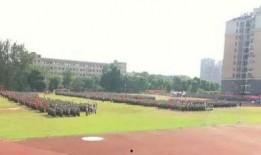 军训舞蹈姐吃瓜