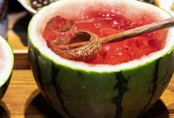 小酒吃瓜,夏日悠闲时光