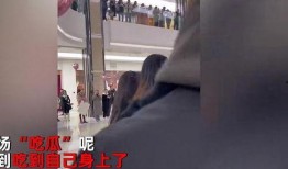 吃瓜女生被求婚,吃瓜女生意外收获浪漫求婚